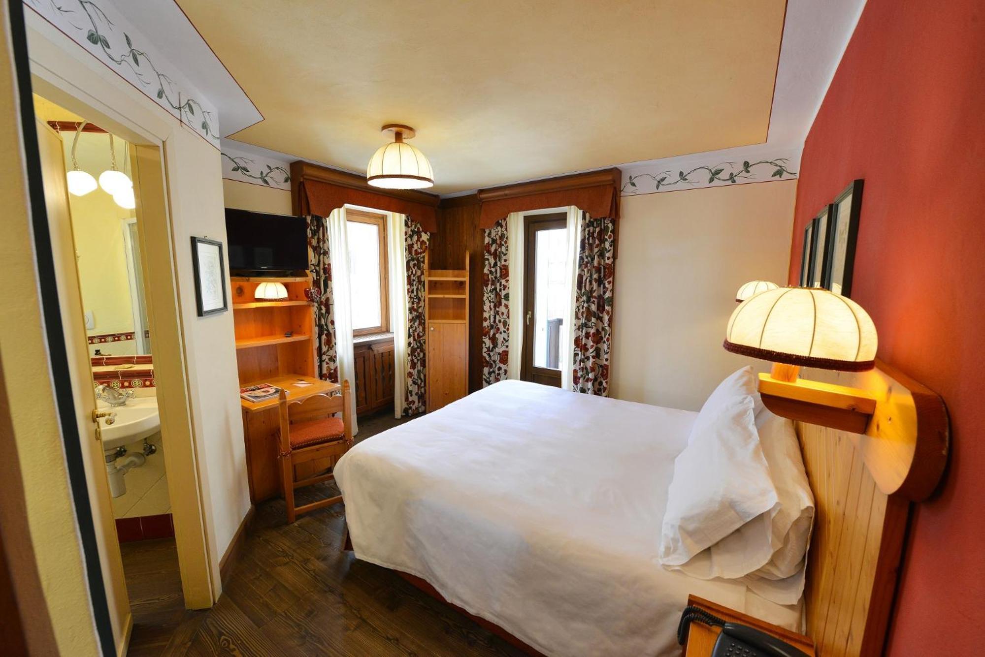 Hotel Du Grand Paradis - 1899 Auberge Boutique Cogne Buitenkant foto